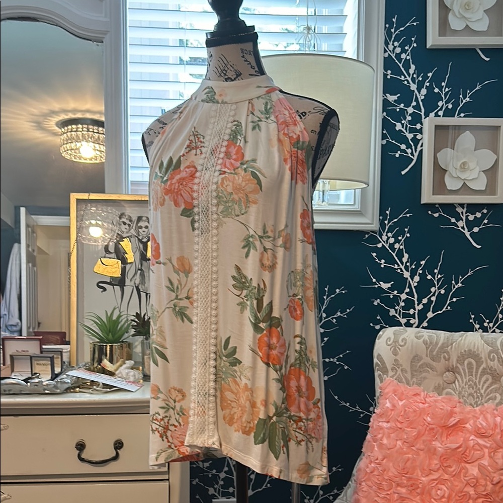 Cable & Gauge White and Orange Pleated Mandarin Collar Top
♥️🛍️